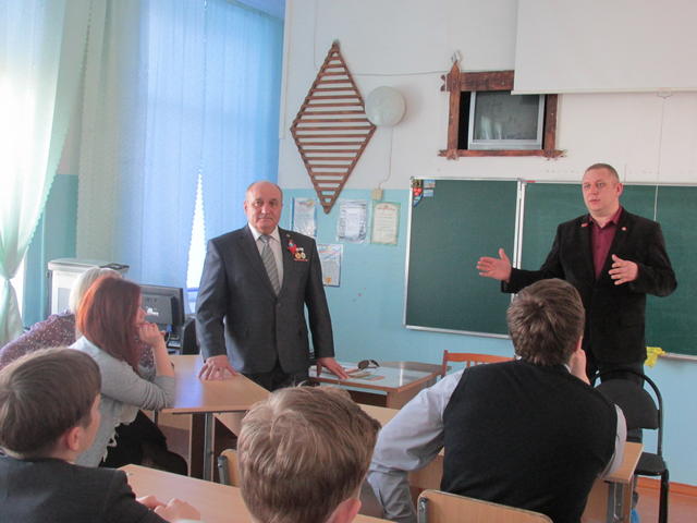 Круглый стол, посвященный Дню местного самоуправления, провели юристы АЮР в средней школе № 2 города Чебаркуля